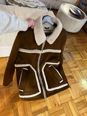 Levi's Brown Jacket with Cream Sherpa trim and Sherpa lining.
